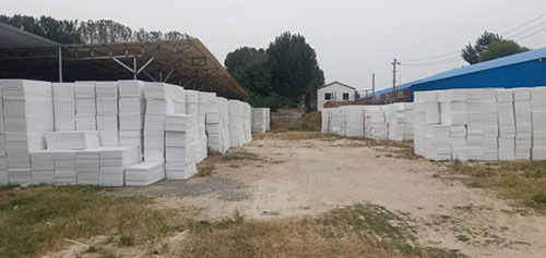  如何對擠塑板進(jìn)行現(xiàn)場的施工操作呢？