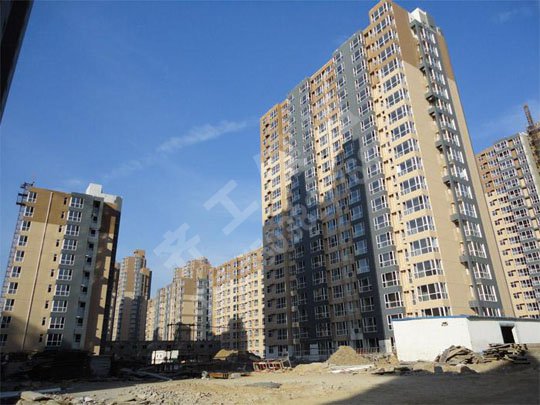 礦棉板與平頂山巖棉板的區(qū)別以及應(yīng)用領(lǐng)域有哪些不同？